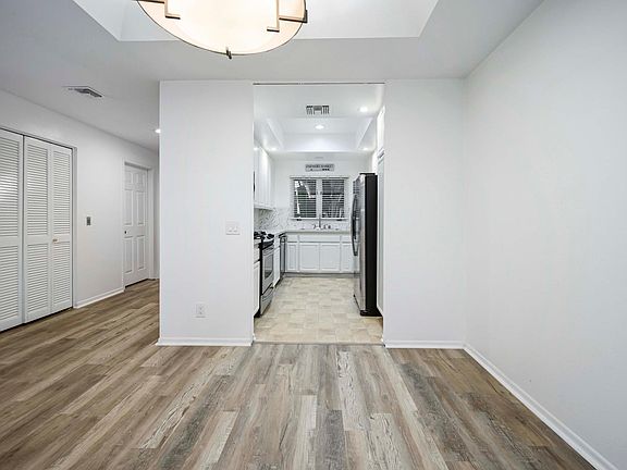 4th image of 1133 9th St Unit 105