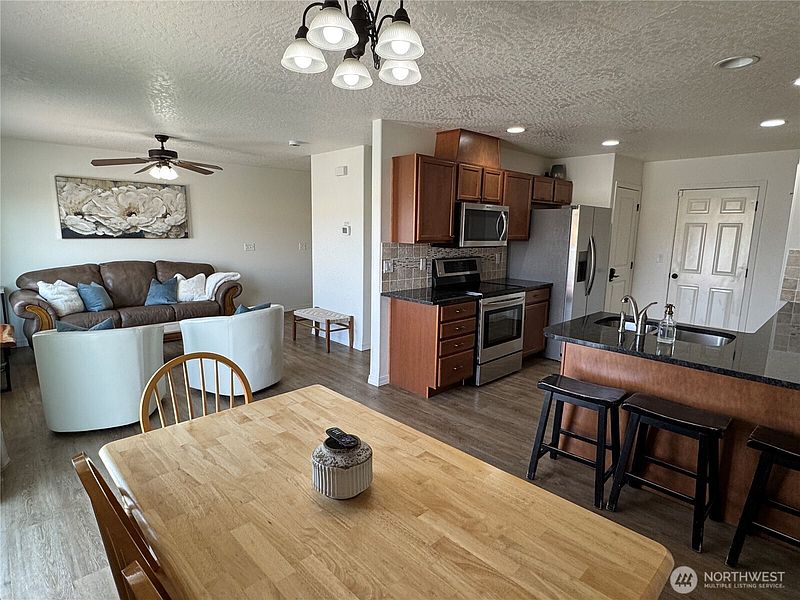 2nd image of 1280 SW Selway Lane