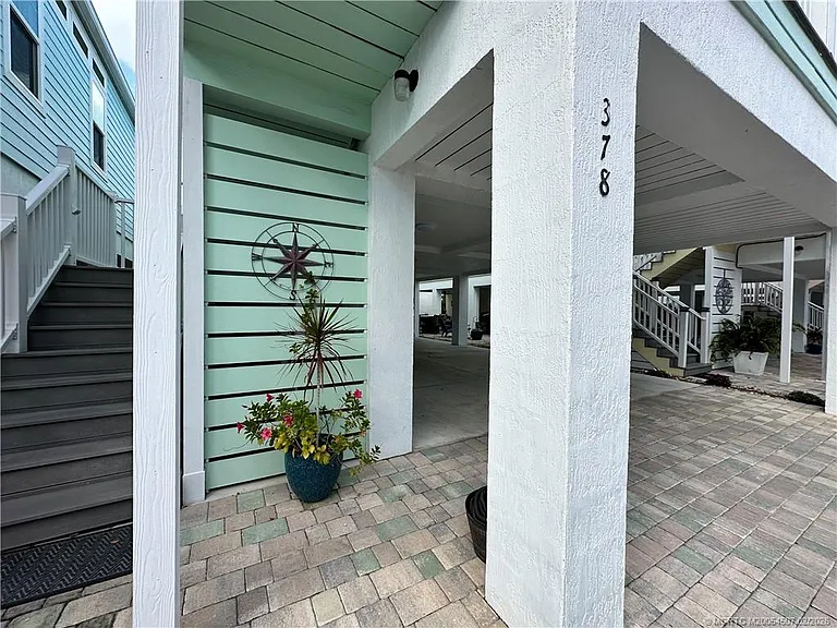 378 NE Wharfs Way — Photo 3