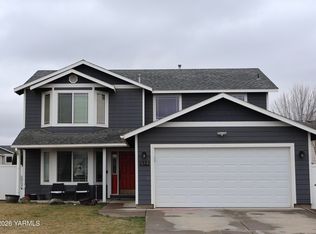 514 Cascade Ave, Moxee, WA 98936