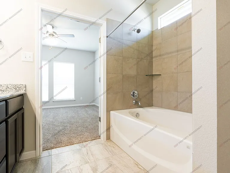 7429 Hudson Grove Dr — Photo 13