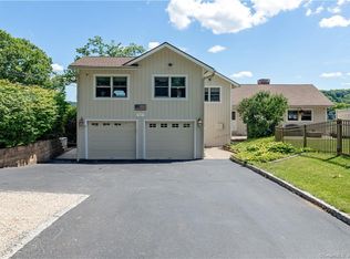 31 Old Neversink Rd, Danbury, CT 06811