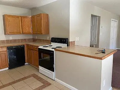 3 bed, 2.0 bath, 1421 sqft, $1,350 — Photo 2