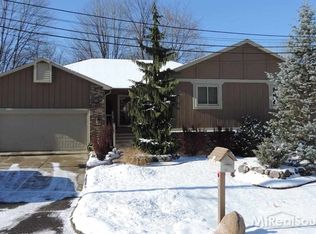 2105 Beech Lane Dr, Troy, MI
