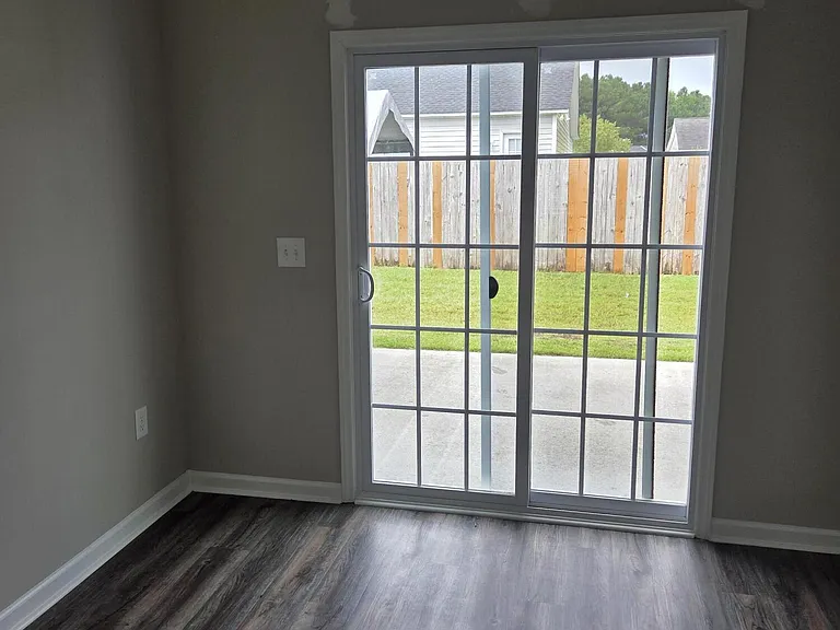 1253 Masters Ln #B — Photo 5