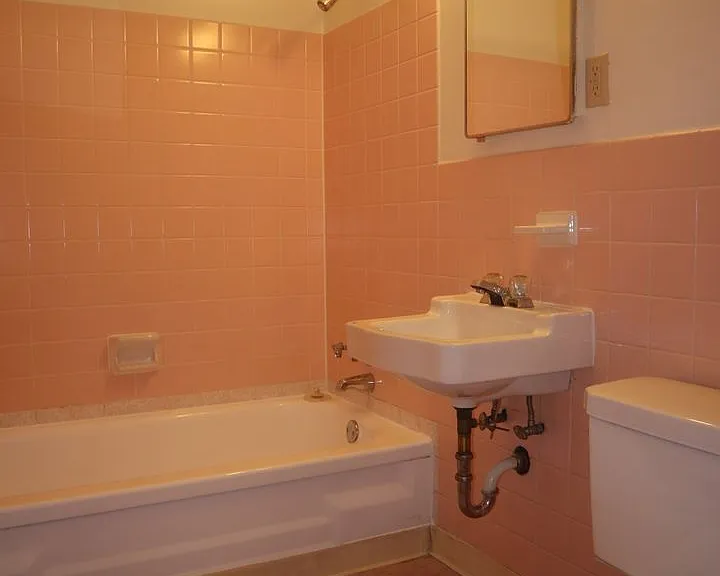 Aljer Manor Apartments — Photo 7