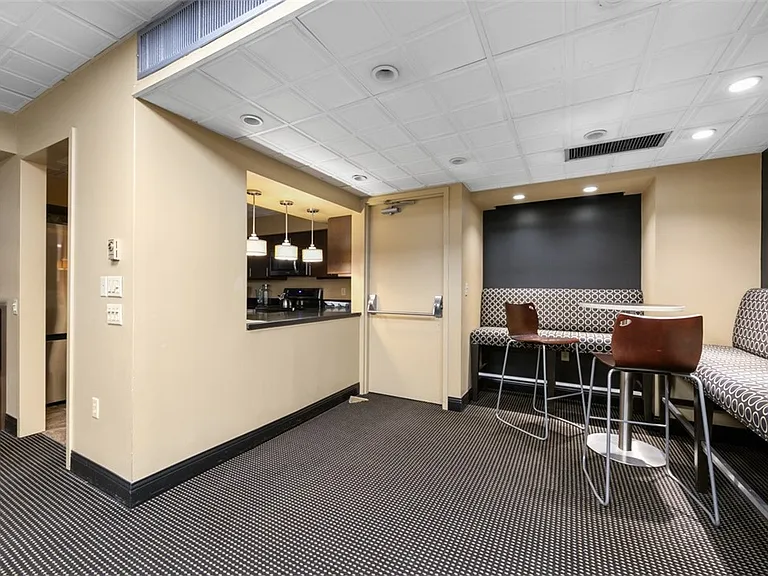 320 Fort Duquesne Blvd #8N — Photo 23