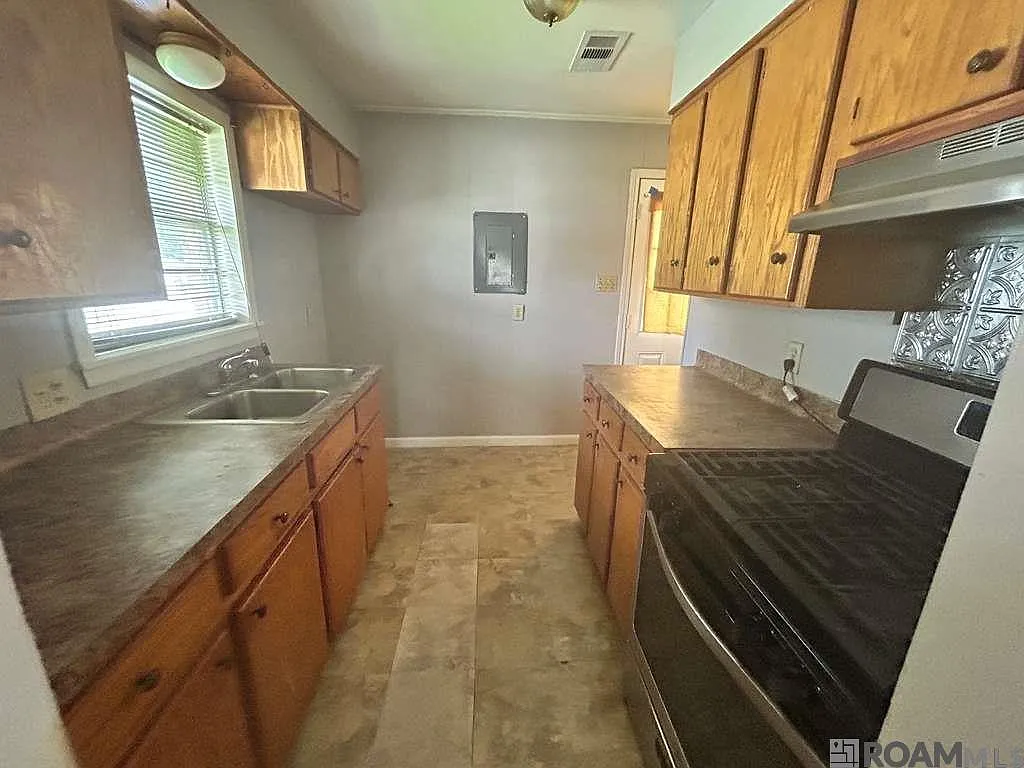 3 bed, 1100 sqft, $1,100 — Photo 4