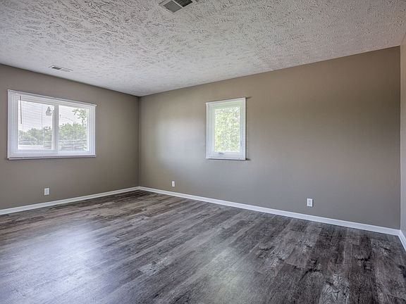 2nd image of 1917 Furnas St #604-1