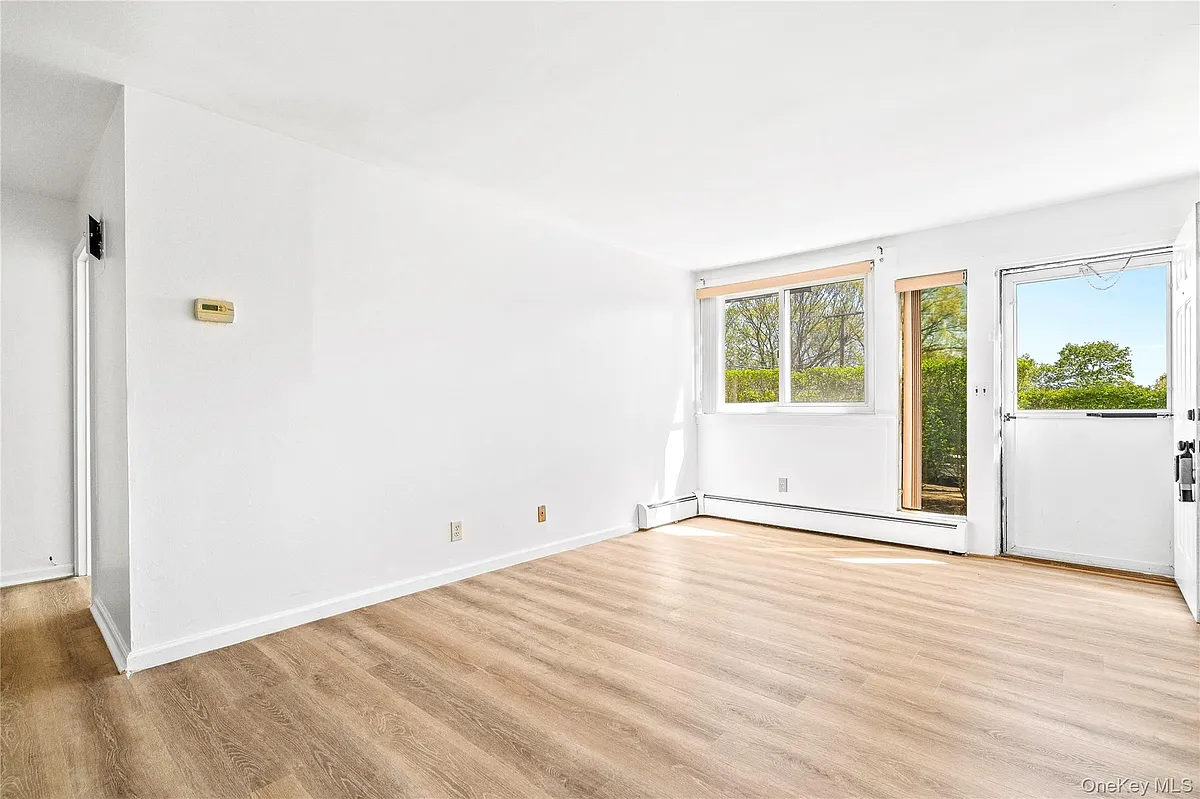 Building Photo - 5 Wyndover Woods Ln #23