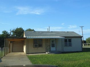 1402 Velma Dr, Coffeyville, KS 67337