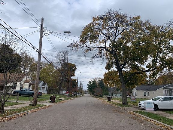 5th image of 1029 Woodbine Ave