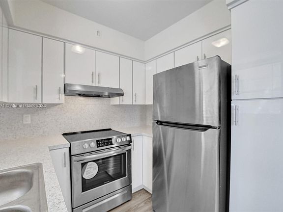 5th image of 5300 Hollywood Blvd APT 4