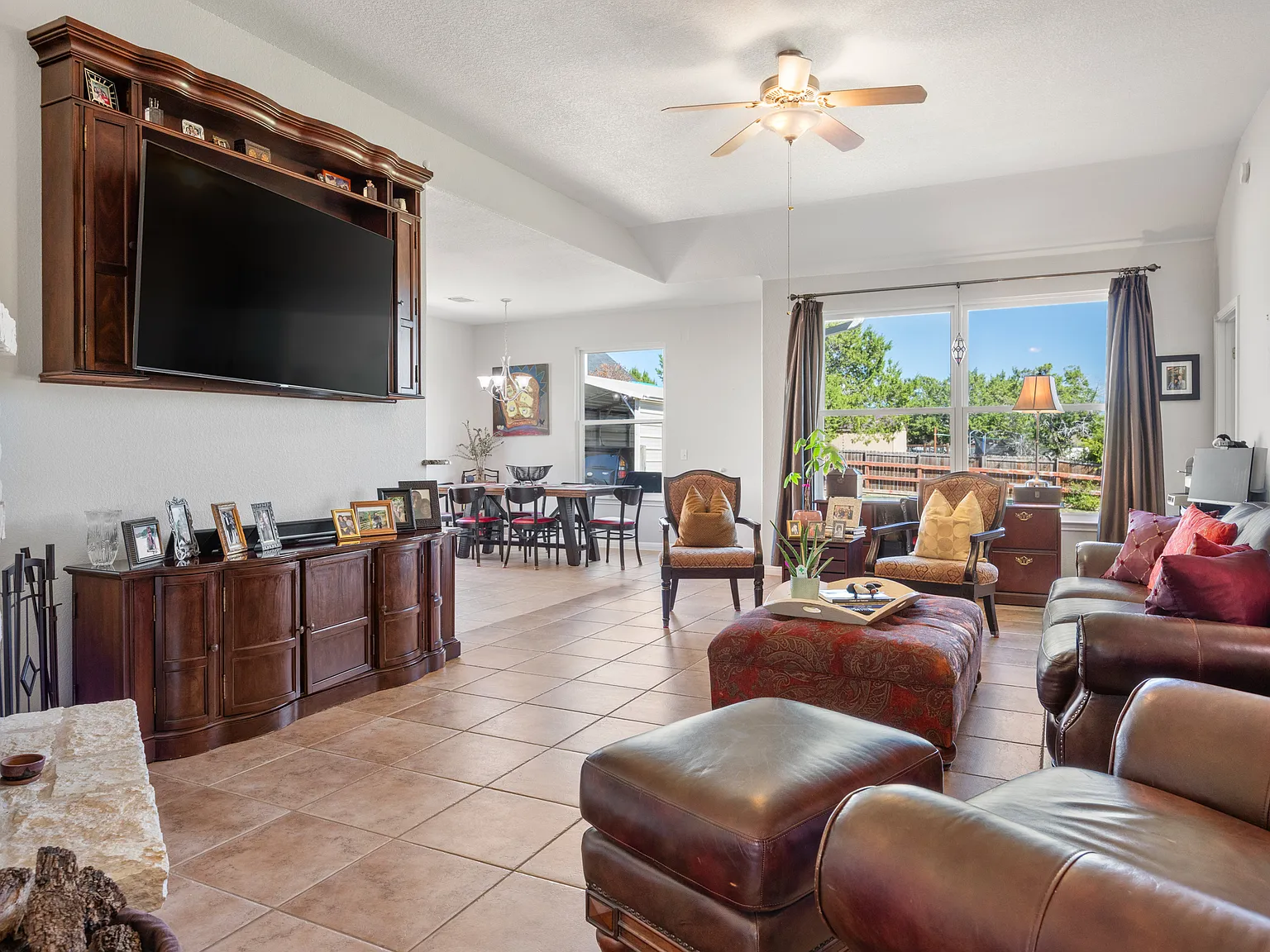 611 Newport Dr — Photo 2