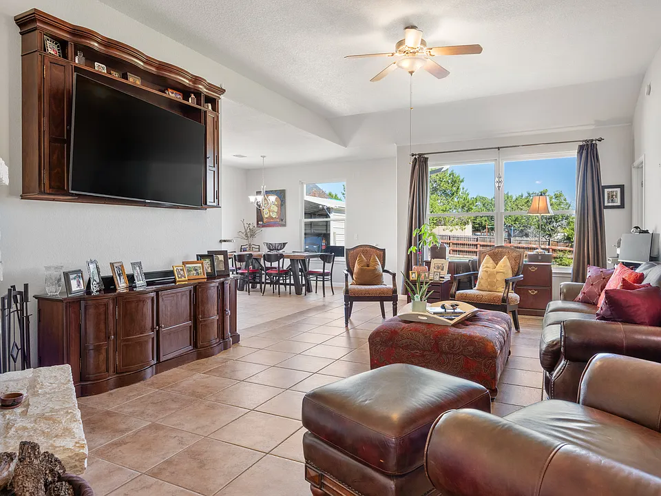 611 Newport Dr