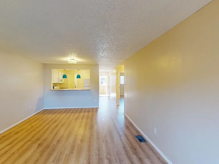 1855 Girard Blvd NE — Photo 38