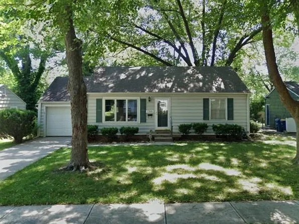 7111 Linden Dr, Prairie Village, KS 66208