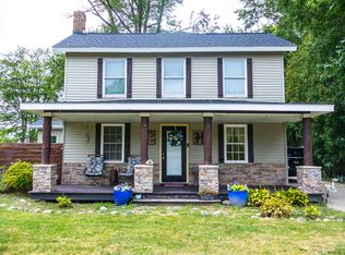 710 S Elm St, Three Oaks, MI 49128