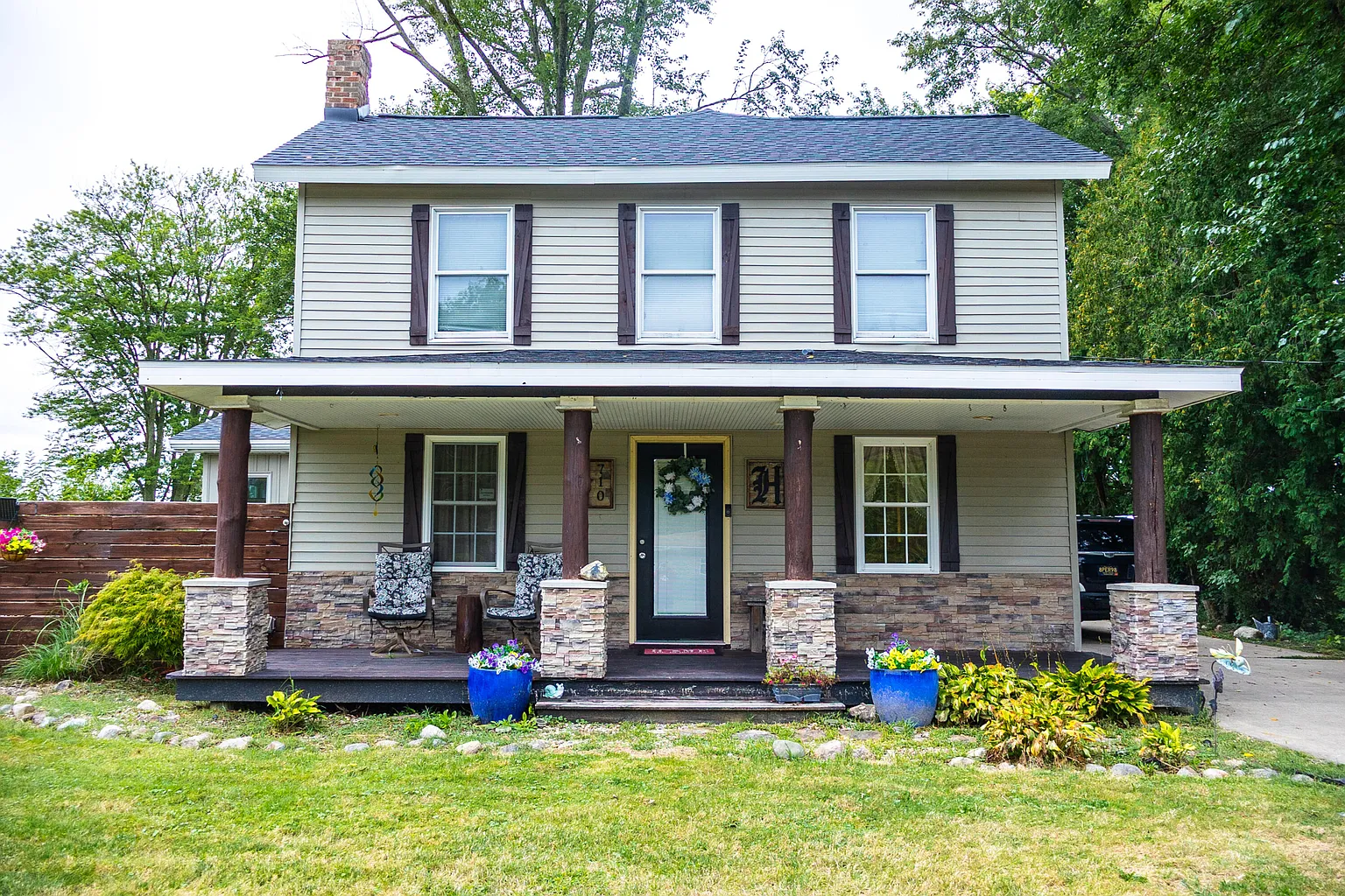 710 S Elm St photo 1