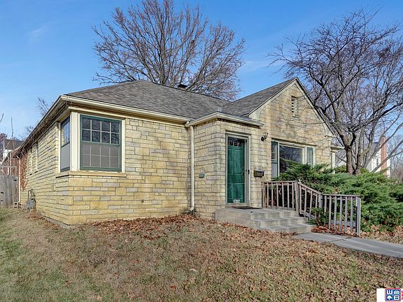 3rd image of 2636 Woodsdale Blvd