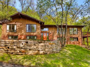 N2028 Wedgewood Dr E, La Crosse, WI 54601