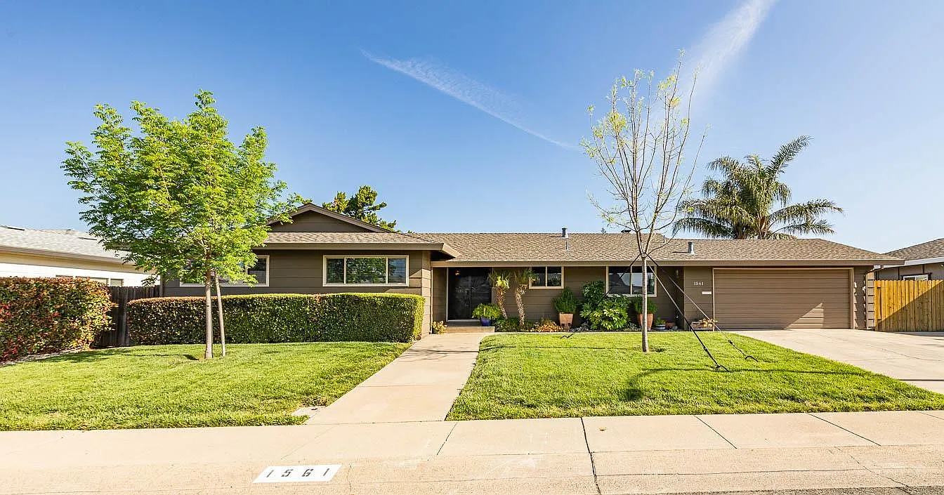 1561 Valley View Dr photo 1