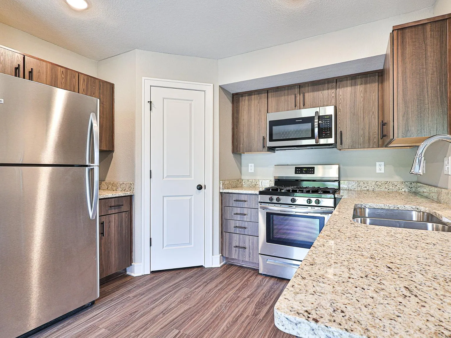 Greystone Townhomes — Photo 4