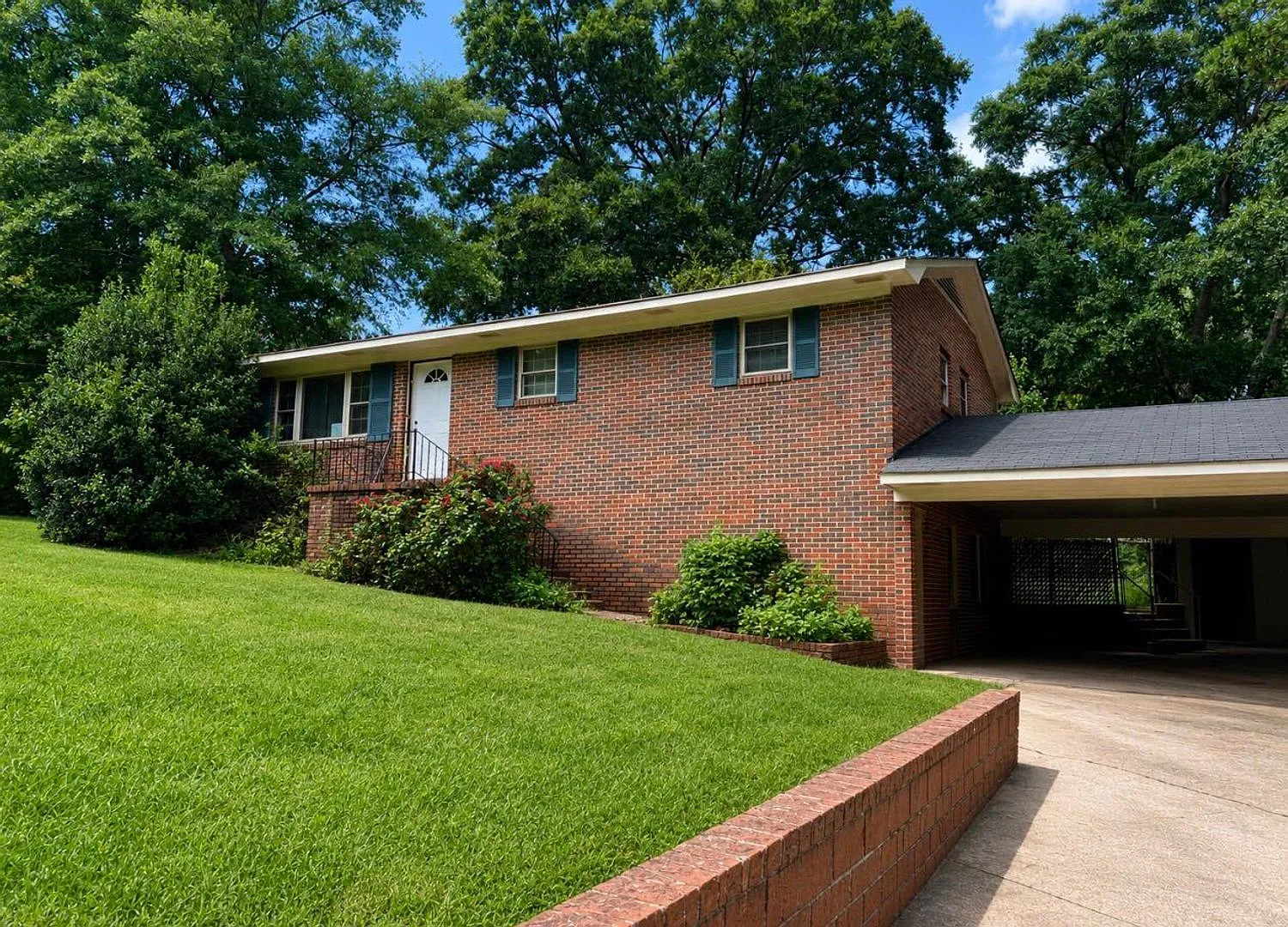 Charming 3BR/2BA Tuscaloosa Home with Comfortable Living Space — Photo 1