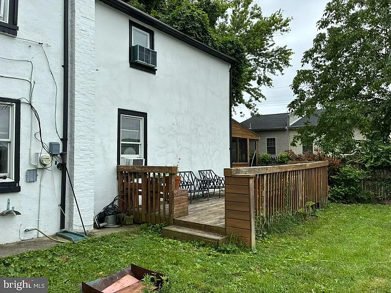 4876 Ogle St — Photo 4