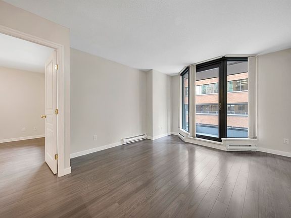 2nd image of 1189 Howe St #309