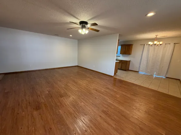 2815 W Wildwood Dr, Fayetteville, AR 72704
