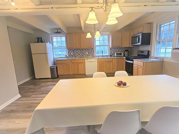 HUGE Kitchen / Dinette area