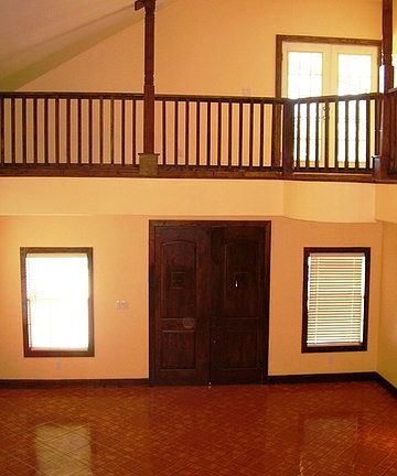 3rd image of 103 Cobbs Circle N