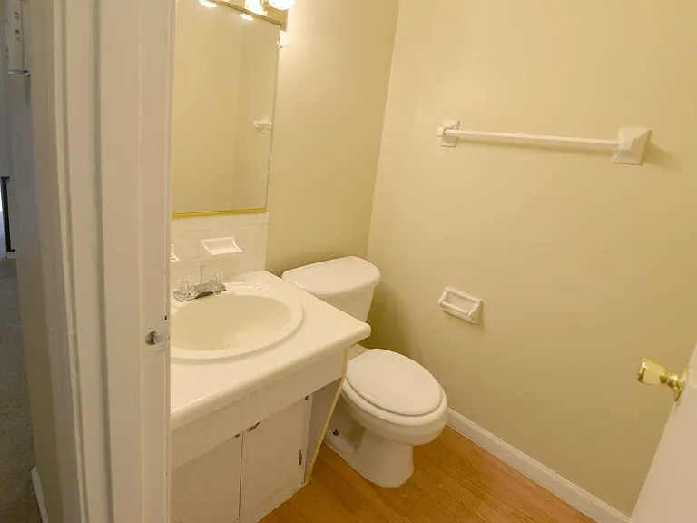 Carriage House Apartments — Photo 12