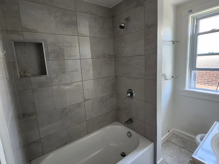 1104 Holmes St — Photo 15