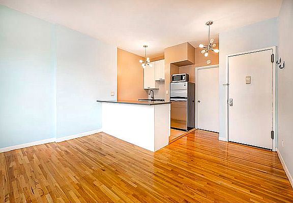 2nd image of 205 E 14th St APT 4