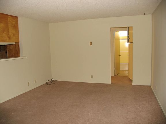 5th image of 3458 Preble Ave