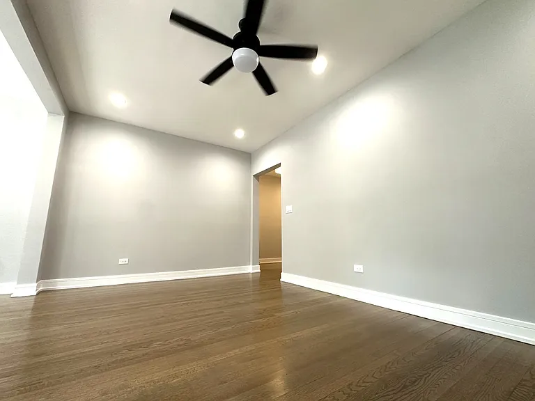 5454 N Paulina St #1 — Photo 5