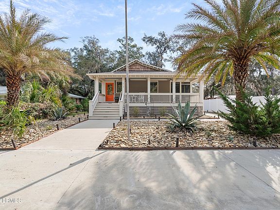 3rd image of 613 Arnold Drive