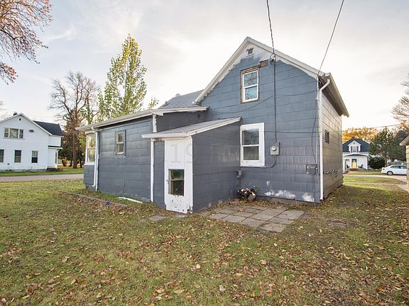 5th image of 301 8th Ave N