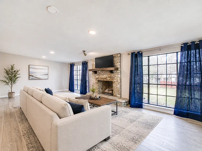 5715 Angie Pl — Photo 8