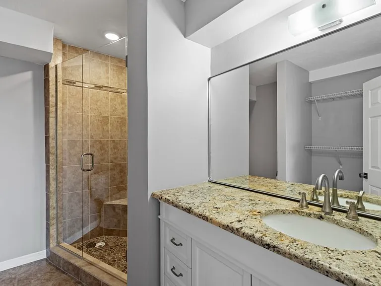 828 Victoria Dr #B6 — Photo 7
