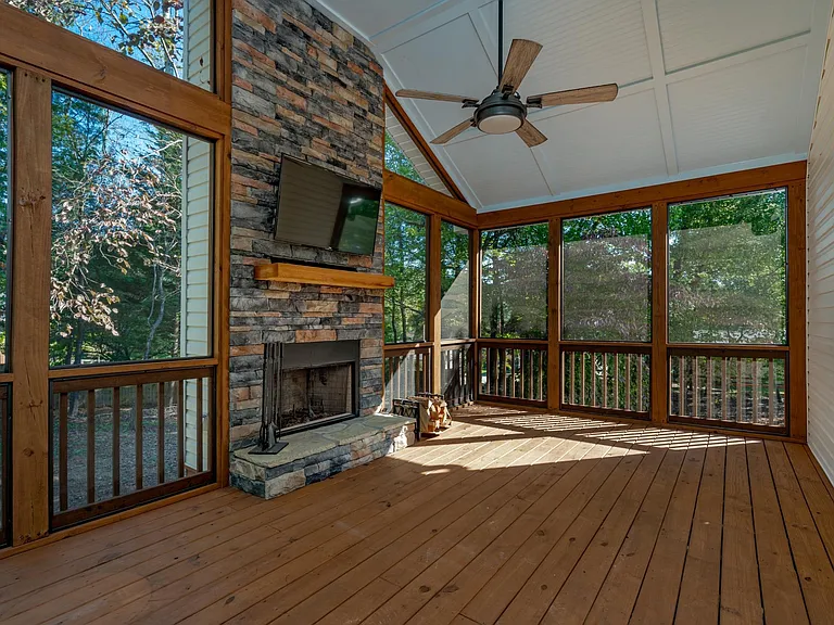 325 Dobbs Rd — Photo 8