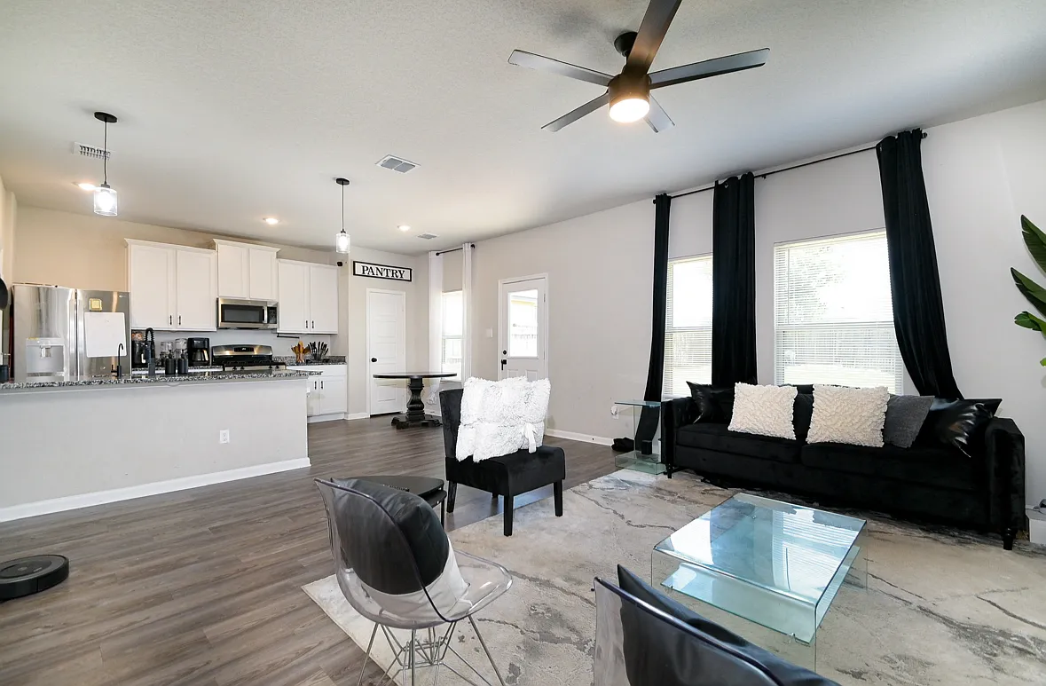3 bed, 2.5 bath, 1779 sqft, $1,975 — Photo 4