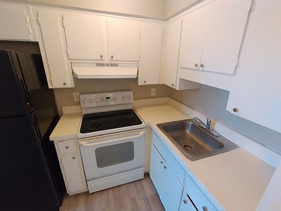 5th image of 8190 San Jose Manor Dr E APT 4