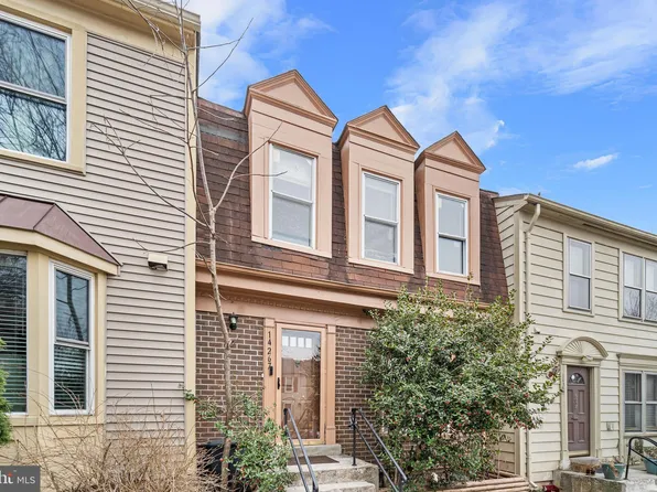 14267 Heritage Crossing Ln, Centreville, VA 20120