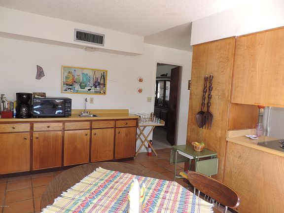 4th image of 230 W Esperanza Blvd
