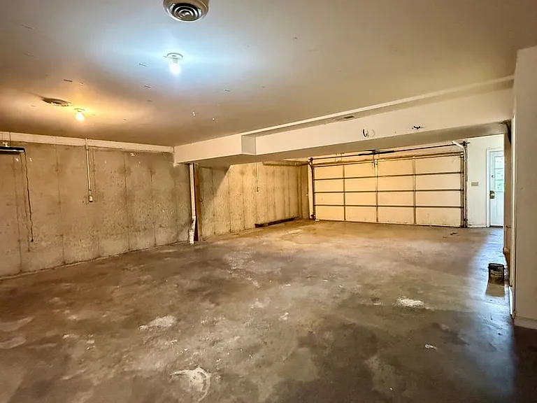 608-610 Curtis Dr — Photo 17