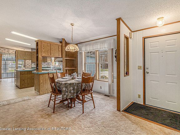 4th image of 341 Saint Marys St