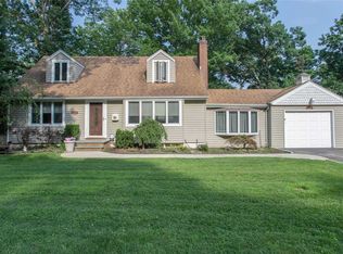 7 Monmouth Pl, Melville, NY 11747